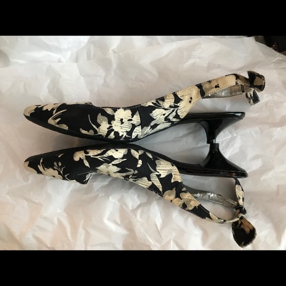 Anne Klein kitten heels - Picture 4 of 4
